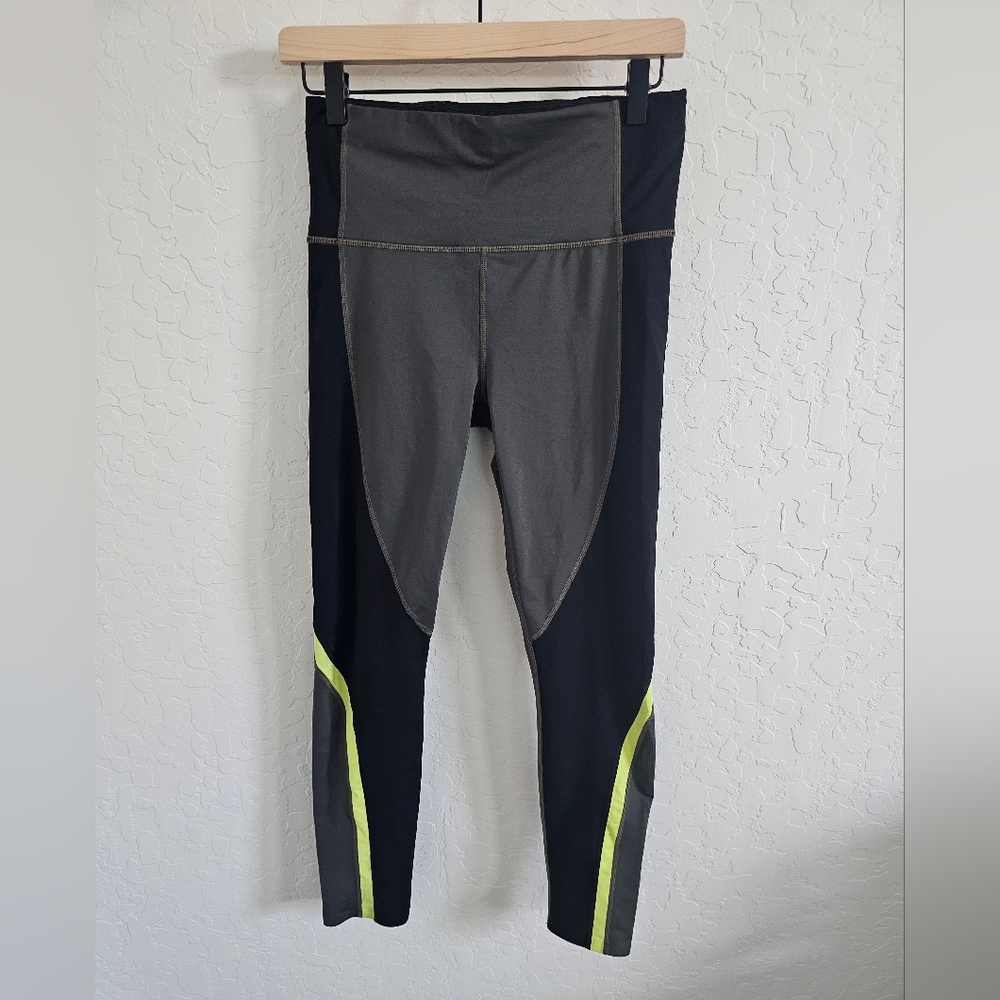 Athleta Spar Colorblock 7/8‎ Tight Leggings in Arbor Olive Size Small High Waist